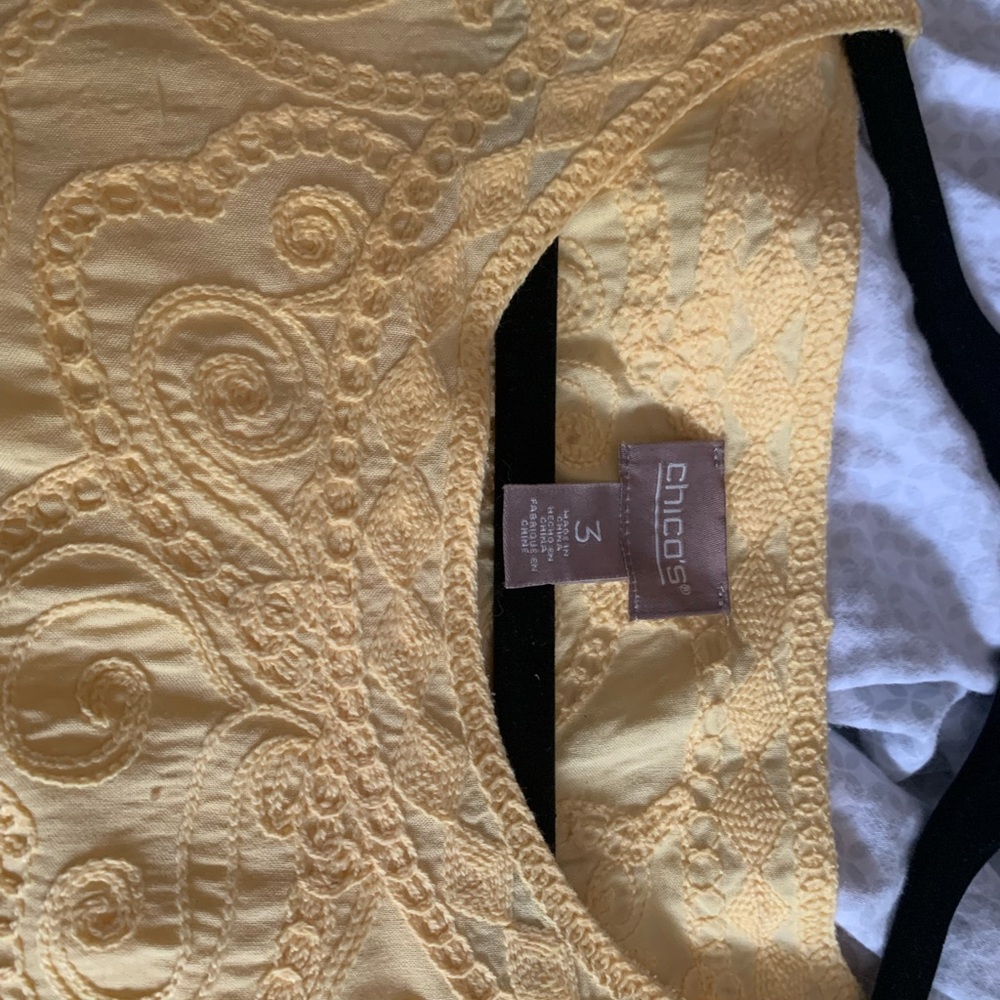 CHICOS SCALLOPED TOP - Picture 4 of 8